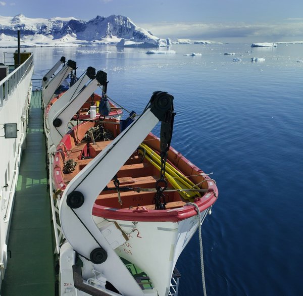 Brise-glace en antarctique : embarquez pour une croisière d'exception